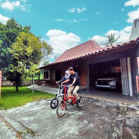 Ndalem Arsita Villa Yogyakarta Exteriör bild